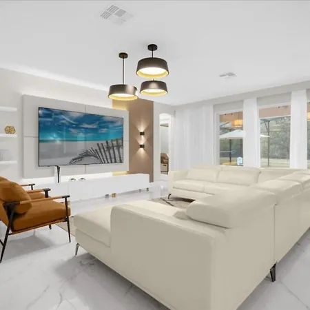 8 Bedrooms - 6 Bathrooms - Sonoma 2683Ca